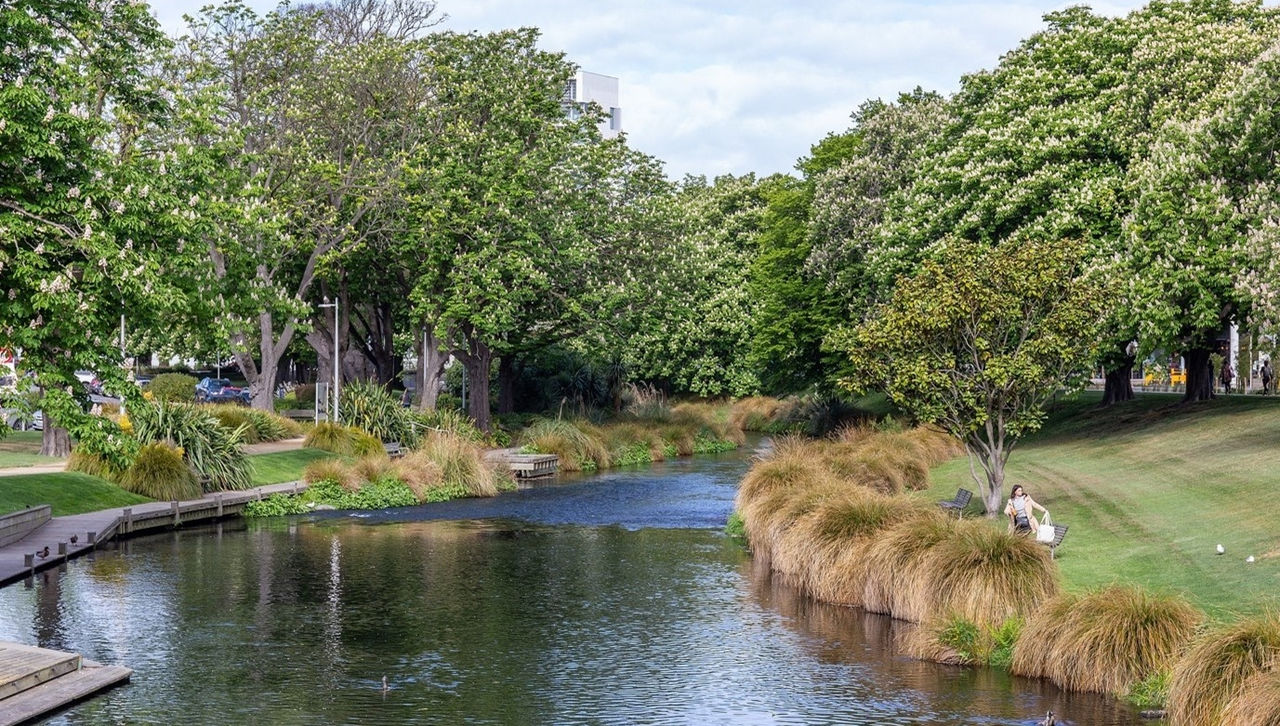 Urban greenspace and bluespace in Christchurch, Aotearoa New Zealand   Source: Wikimedia Commons (Michal Klajban, October 2020) 