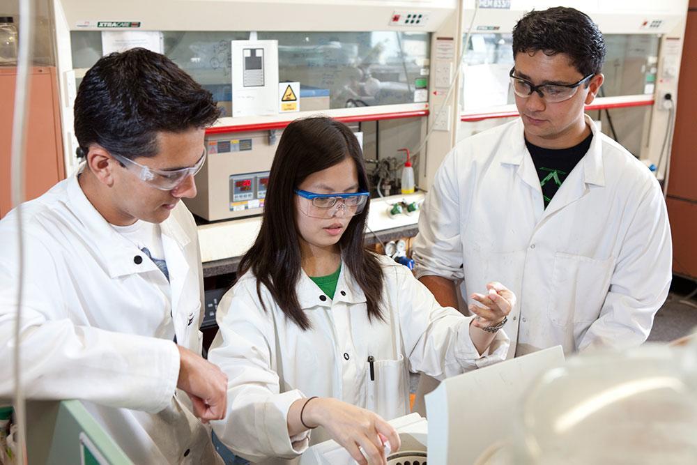 Students conducting chemistry experiments in a lab © Restricted/University of Canterbury
